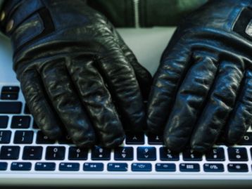 Hackers vazam quase 1 milhão de senhas de internautas brasileiros