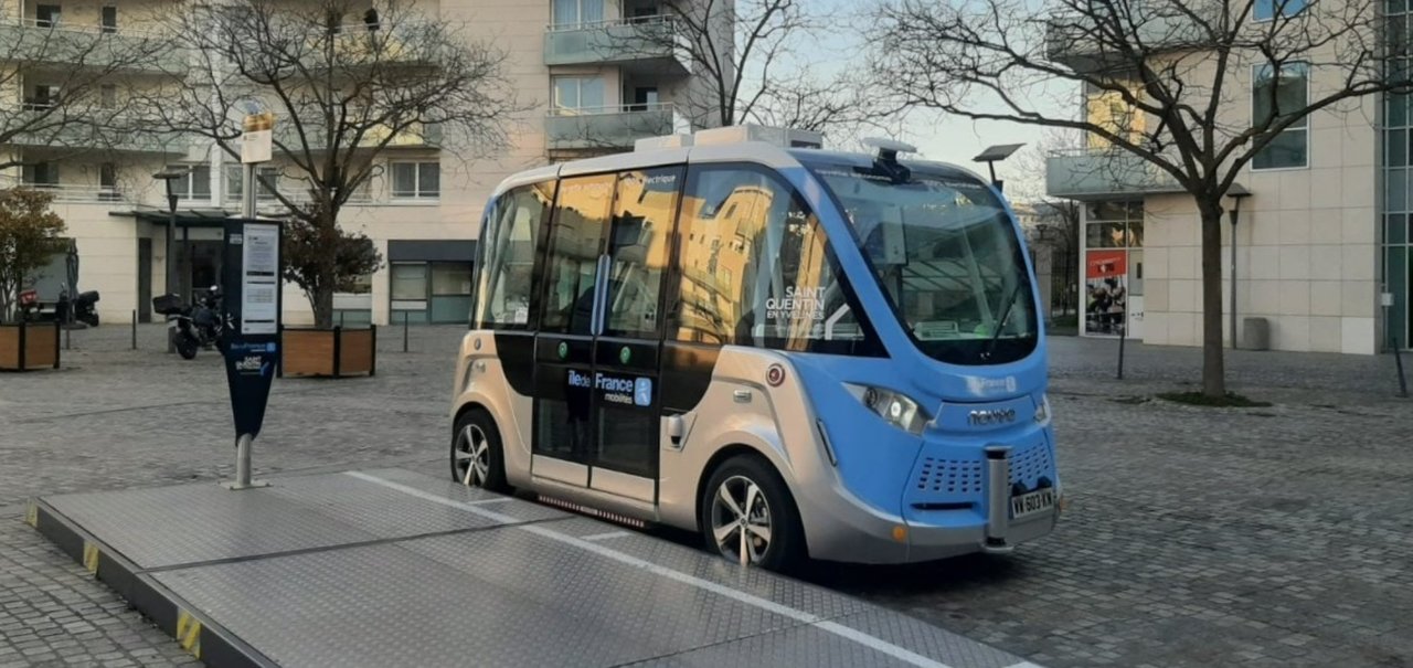 Micro-ônibus autônomo e elétrico começa a operar em Paris