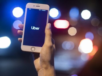 Uber vai indenizar passageira cega que teve corridas recusadas