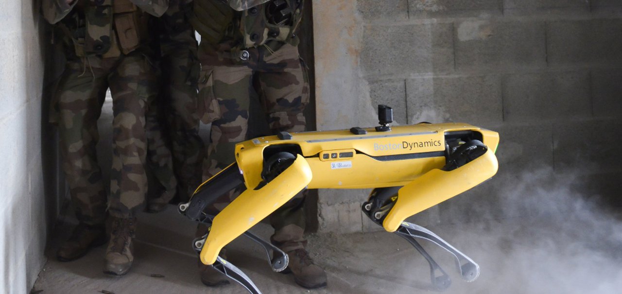 Cão-robô da Boston Dynamics faz teste de combate com exército francês