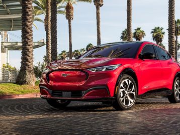 Bug de software deixa carro elétrico da Ford 'congelado'