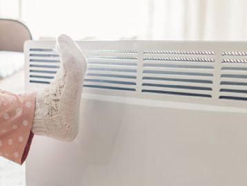 Encontre o aquecedor portátil ideal para espantar o frio