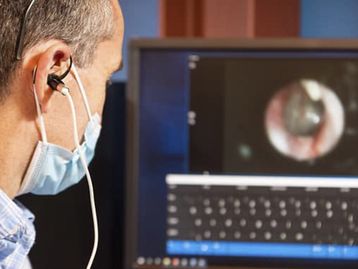 Dispositivo implantado no ouvido permitirá retomada da fala