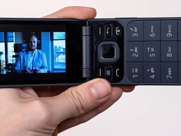 Clássico Nokia 2720 Flip é lançado com Google Assistente nos EUA