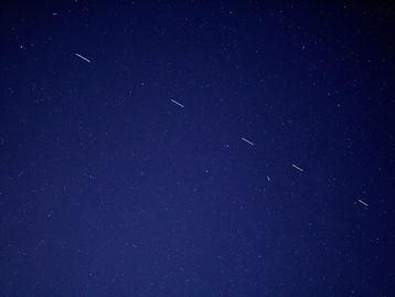 Starlink: satélites da SpaceX criam luzes no céu do Brasil
