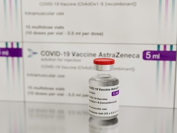 Covid-19: Fiocruz recebe insumo para produzir 12 mi de doses de vacina