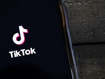 TikTok muda voz do efeito de texto em voz após ação judicial