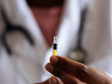 Quais doenças infecciosas foram erradicadas pelas vacinas?