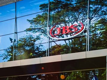 FBI identifica autores de ciberataque aos servidores da JBS