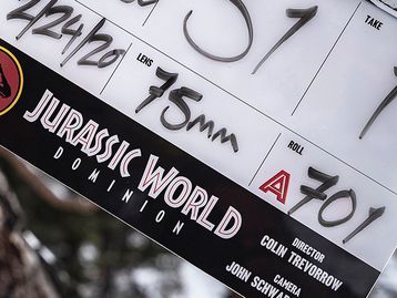 Jurassic World 3: nova imagem revela dinossauro com penas