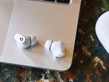 Beats Studio Buds é anunciado por R$ 1.799 com bateria de até 24h