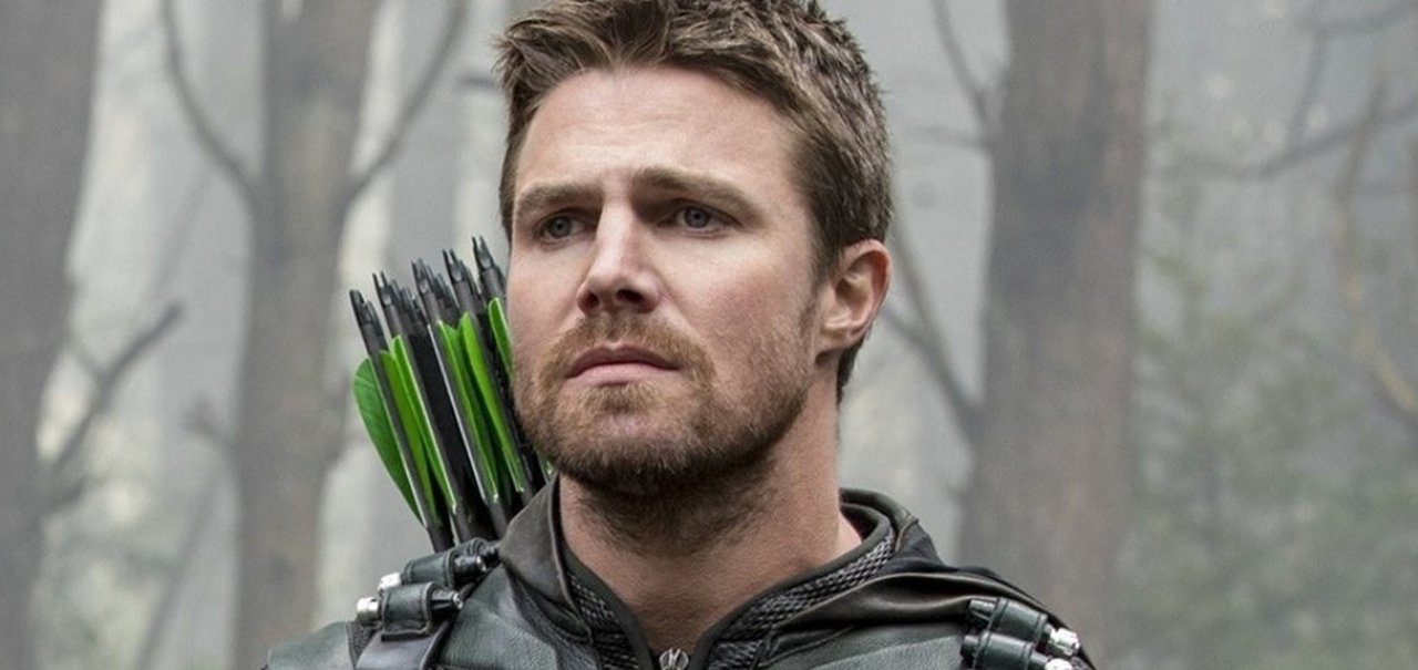 Stephen Amell, de Arrow, esclarece polêmica sobre discussão com esposa