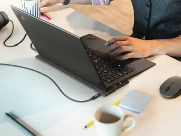 Lenovo lança acessório que permite recarga sem fio de notebooks