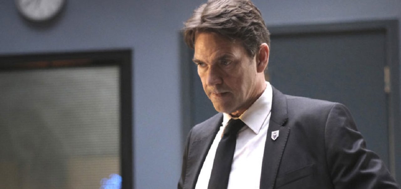 Batwoman: Dougray Scott deixa elenco da série após duas temporadas