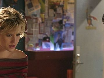 Allison Mack, de Smallville, pede desculpas às vítimas de seita sexual