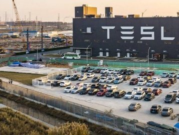 Tesla produz 200 mil carros no trimestre pela primeira vez