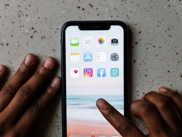 Estudo do Facebook aponta concorrência desleal de apps no iPhone
