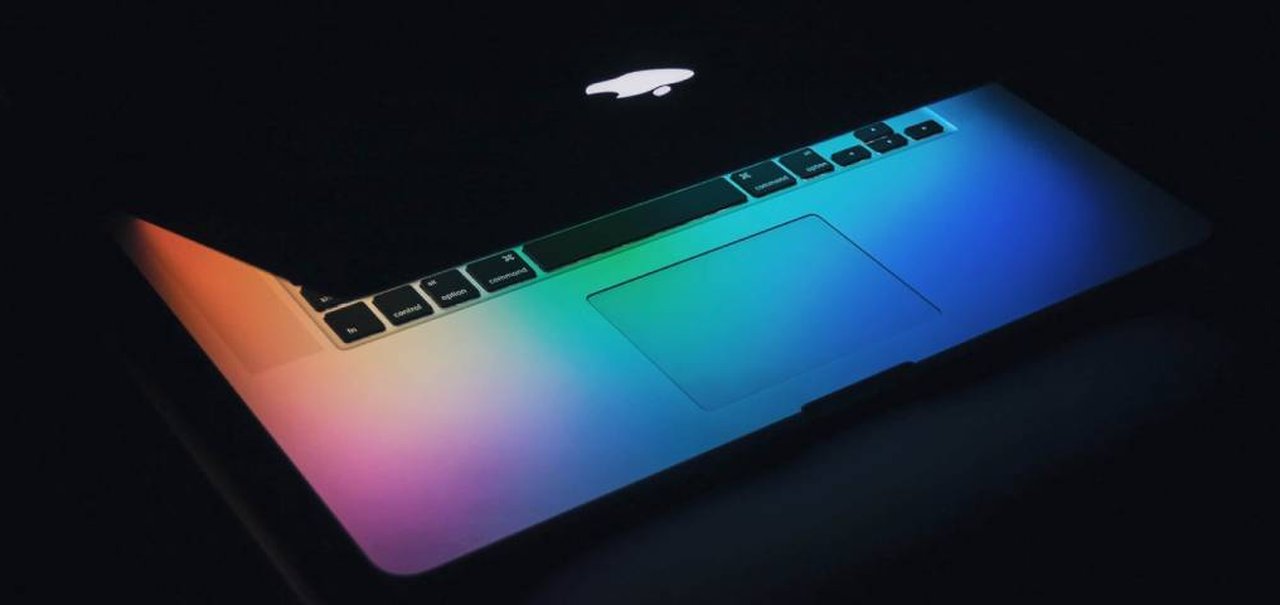 Novo MacBook Pro com tela mini LED pode chegar em breve