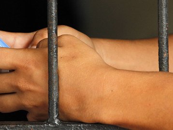 PL quer enviar celulares confiscados em prisões a escolas públicas