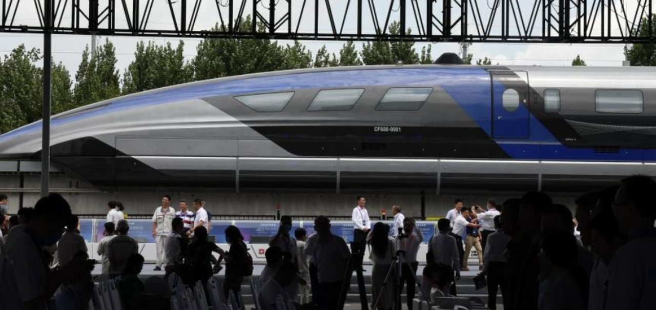 China lança trem de levitação magnética que viaja a 600 km/h