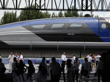 China lança trem de levitação magnética que viaja a 600 km/h