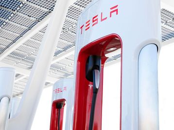 Tesla vai abrir estações de recarga para outros elétricos em 2021