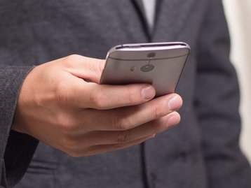 Dona do Pegasus se defende e culpa clientes por espionagem global