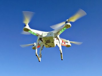 Drone autônomo vence pilotos profissionais em corrida
