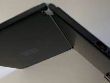 Fotos do Surface Duo 2 confirmam câmera traseira tripla