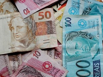 Aposentada perde R$ 60 mil em golpe bancário por telefone