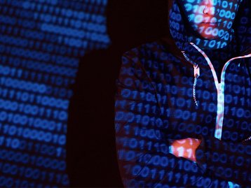 Após roubar R$ 3 bilhões, hacker é pego e devolve criptomoedas