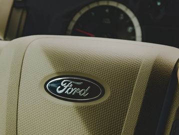 Bug no site da Ford expôs registros de clientes e funcionários