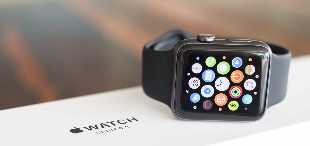 Mulher usa Apple Watch para pedir ajuda após ter a casa invadida