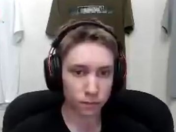 Rage: streamer desmaia de raiva após morrer em Rust