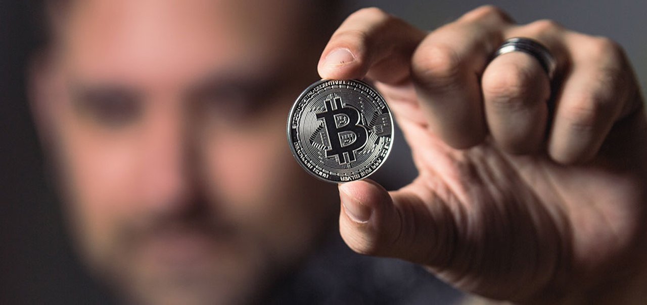 El Salvador aproveita queda do Bitcoin e compra R$ 34 milhões