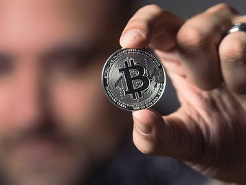 El Salvador aproveita queda do Bitcoin e compra R$ 34 milhões