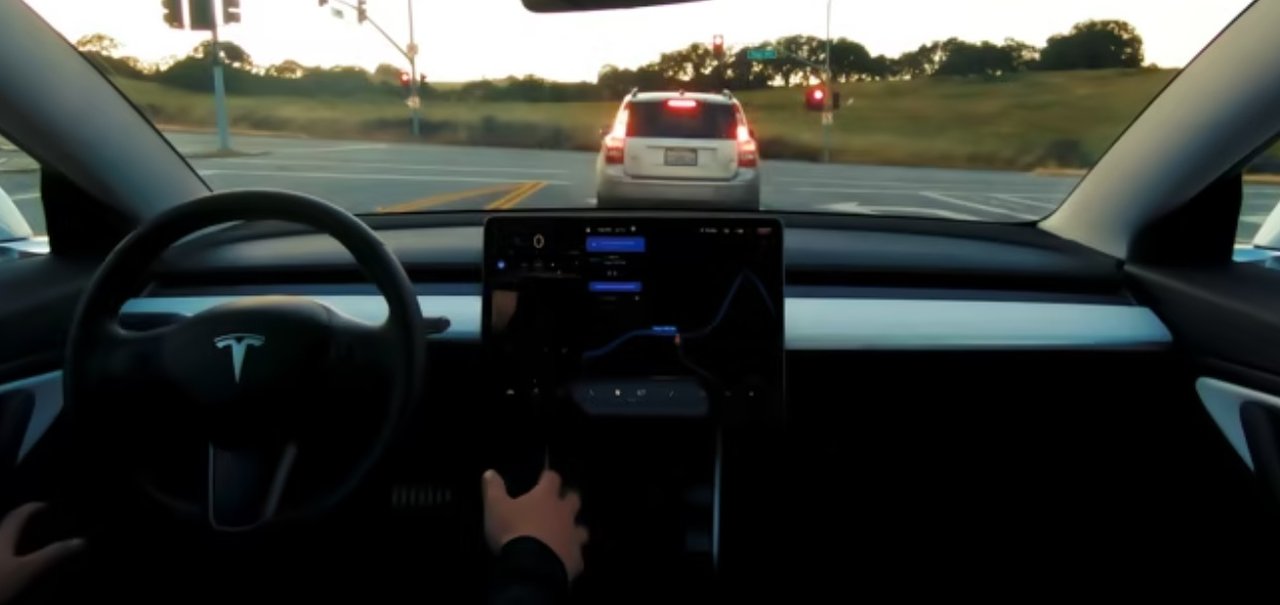 Tesla pede que motoristas não postem vídeos de falhas do Autopilot