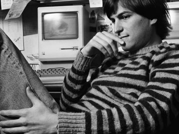 Apple faz bela homenagem a Steve Jobs, que faleceu há dez anos