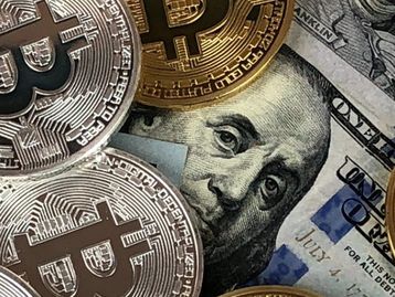 Bitcoin avança para US$ 54 mil e retoma tendência de alta