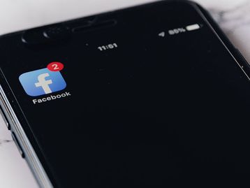 Facebook priorizou posts com reações de 'raiva' no feed