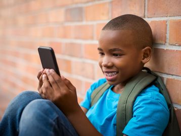 Cresce o número de crianças com smartphone próprio em 2021
