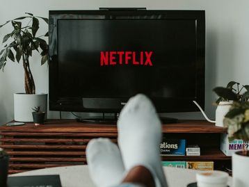 Netflix melhora transmissão de imagem em smart TVs e PS4 Pro