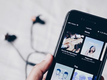 Geração de 'audição ansiosa' pede por músicas curtas e objetivas