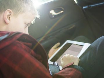 Meta continua direcionando anúncios para adolescentes, diz estudo