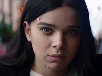 Gavião Arqueiro: Hailee Steinfeld revela conexões com Viúva Negra