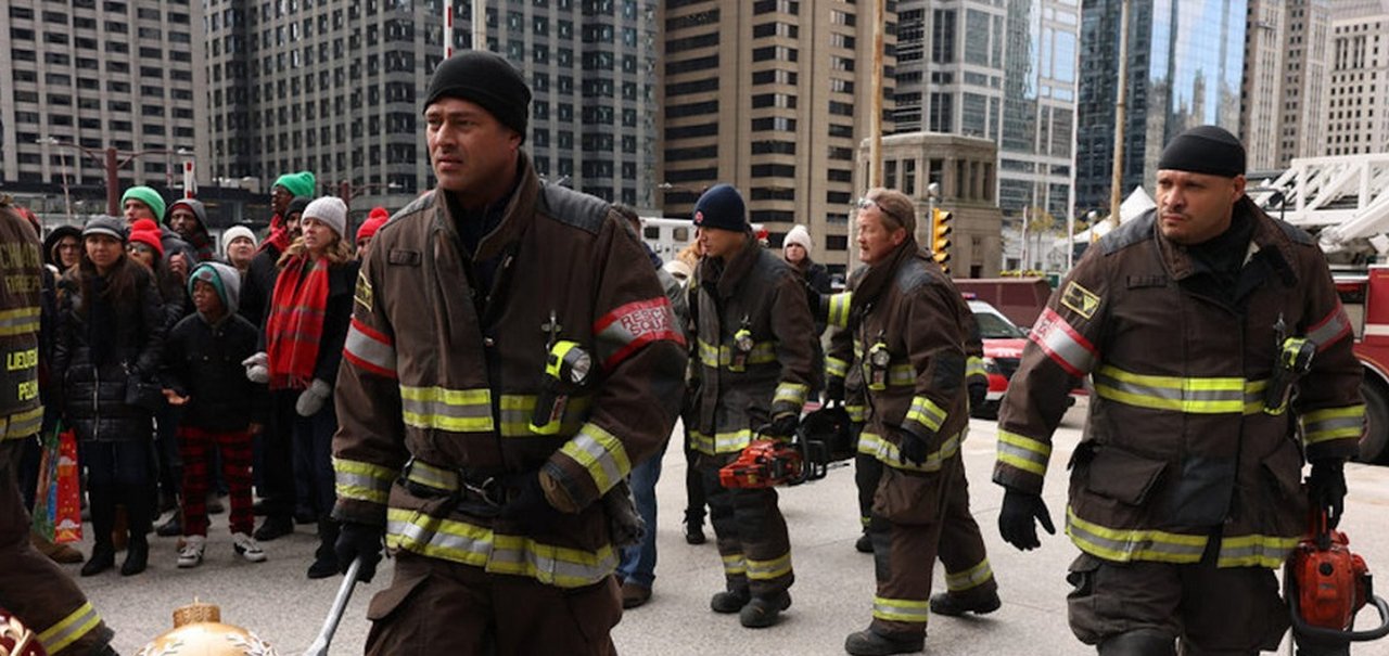 Chicago Fire 10x9: espírito natalino contagia os bombeiros (promo)