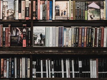 Natal 2021: dê de presente um dos 8 livros mais vendidos do ano!