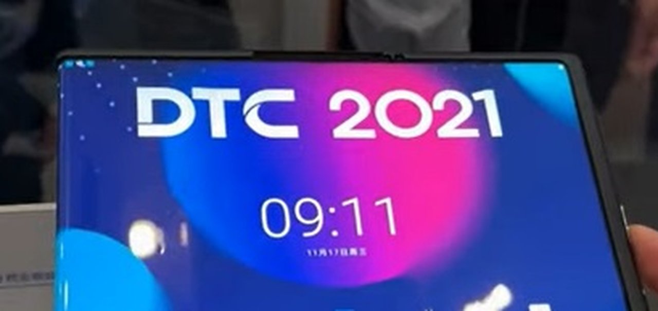 TCL mostra conceito de celular com tela que dobra e desliza