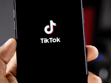 Moderadora processa TikTok após assistir vídeos 'perturbadores'
