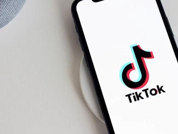 TikTok testa botão de repostagem no estilo dos Retweets